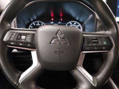2024 Mitsubishi Outlander — photo 12 view