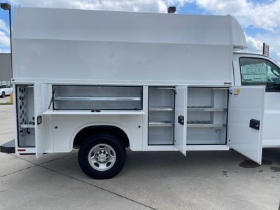 2025 Chevrolet Express Commercial Cutaway - Photo 4