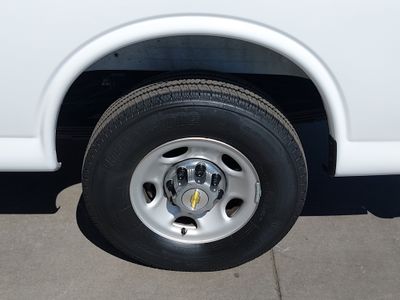 2025 Chevrolet Express 15 Passenger — photo 10 view