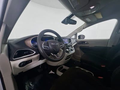 2023 Chrysler Voyager — photo 16 view