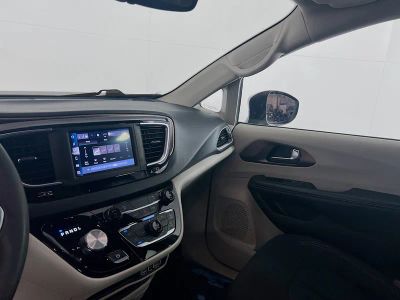 2023 Chrysler Voyager — photo 17 view