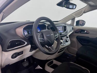 2023 Chrysler Voyager — photo 7 view