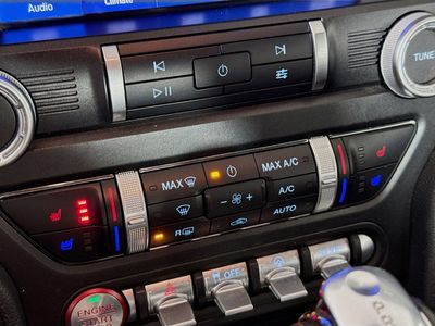 2023 Ford Mustang - Photo 14