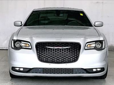 2023 Chrysler 300 - Photo 2