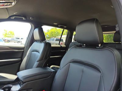 2026 Jeep Grand Cherokee — photo 11 view