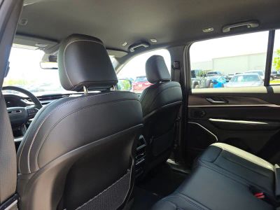 2026 Jeep Grand Cherokee — photo 9 view