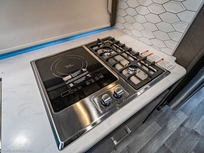 2025 Thor Motor Coach Omni - Photo 15