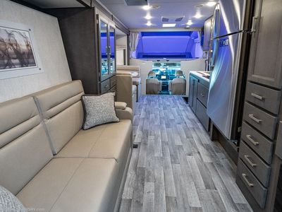 2025 Thor Motor Coach Omni - Photo 3