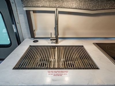2025 Thor Motor Coach Omni - Photo 12