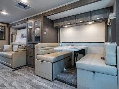 2025 Thor Motor Coach Omni - Photo 8