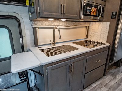 2025 Thor Motor Coach Omni - Photo 11