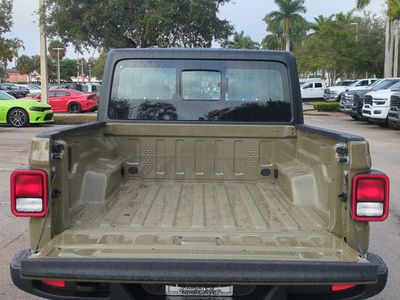 2026 Jeep Gladiator — photo 10 view