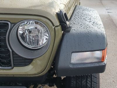 2026 Jeep Gladiator — photo 11 view