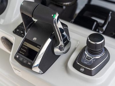 2025 Boston Whaler 360 Outrage - Photo 8