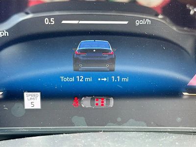 2026 BMW 3 Series — photo 9 view