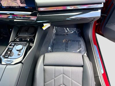 2027 BMW 5 Series — photo 18 view