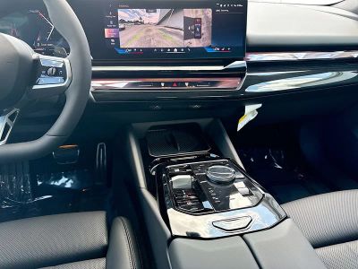 2027 BMW 5 Series — photo 19 view