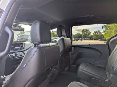 2026 Chrysler Pacifica — photo 10 view