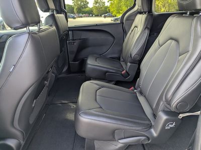 2026 Chrysler Pacifica — photo 9 view