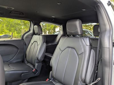 2026 Chrysler Pacifica — photo 8 view