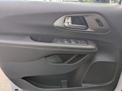 2026 Chrysler Pacifica — photo 15 view