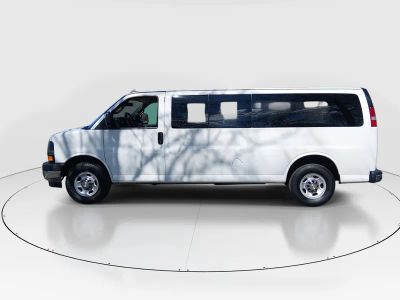 2024 Chevrolet Express Passenger - Photo 4