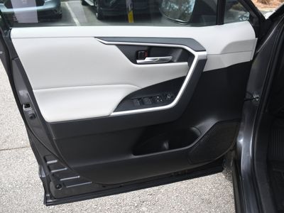 2022 Toyota RAV4 - Photo 23