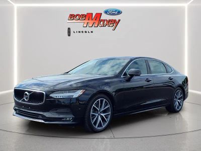 2019 Volvo S90 T6 Momentum in Black Stone 019 — front three-quarter view