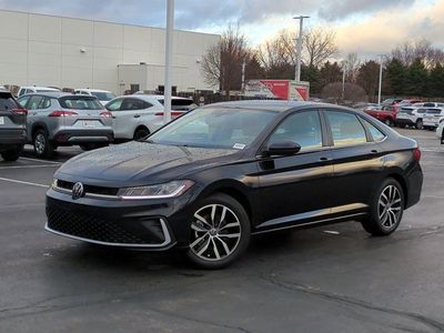 2025 Volkswagen Jetta - Photo 2