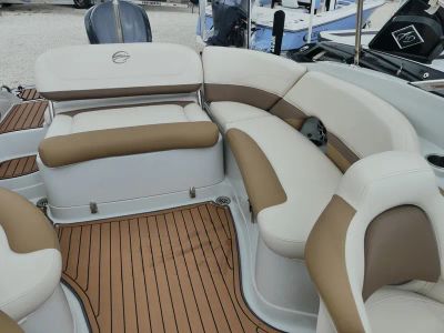 2016 Crownline Eclipse E4 XS — engine compartment view