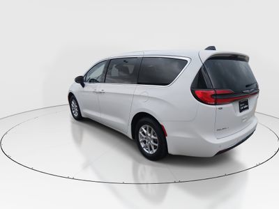 2023 Chrysler Pacifica — detail view