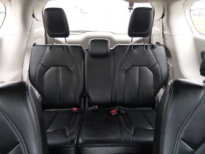 2023 Chrysler Pacifica — photo 17 view