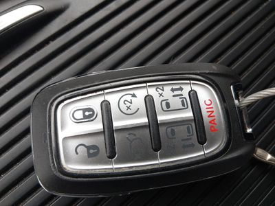 2023 Chrysler Pacifica — photo 15 view