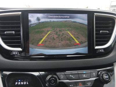 2023 Chrysler Pacifica — photo 16 view
