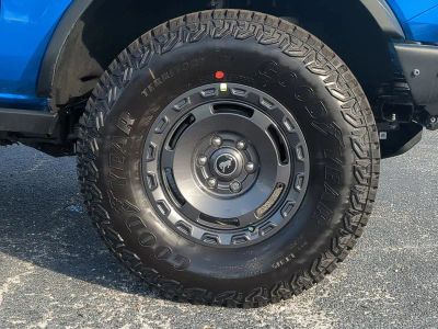 2025 Ford Bronco — photo 11 view