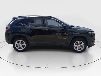 2024 Jeep Compass — photo 8 view