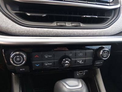 2024 Jeep Compass — photo 13 view