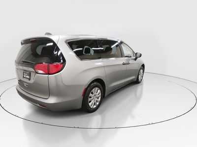 2020 Chrysler Voyager - Photo 7