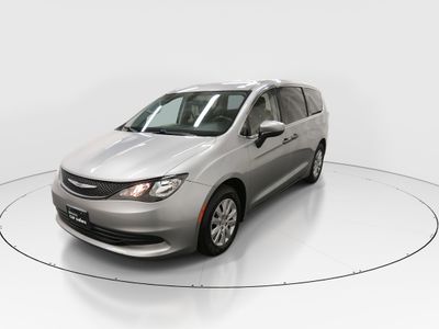 2020 Chrysler Voyager - Photo 3