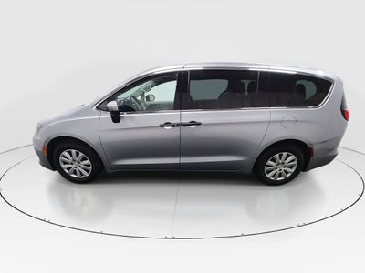 2020 Chrysler Voyager - Photo 4