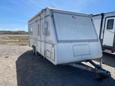 2000 Starcraft Starcraft — front three-quarter view