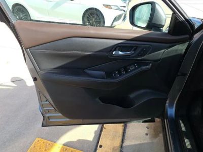 2022 Nissan Rogue — photo 11 view