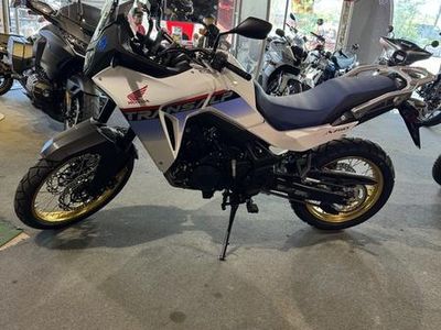 2025 Honda Transalp - Photo 8