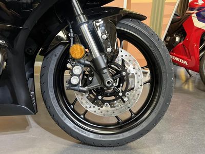 2026 Yamaha YZF-R7 - Photo 10