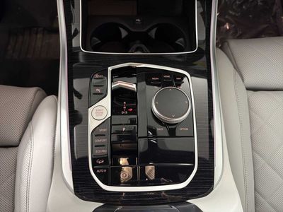 2026 BMW X5 xDrive40i — photo 17 view