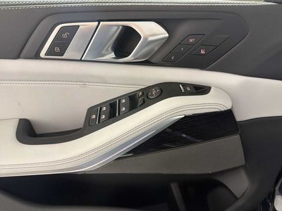 2026 BMW X5 xDrive40i — photo 13 view