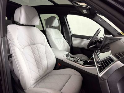 2026 BMW X5 xDrive40i — photo 21 view