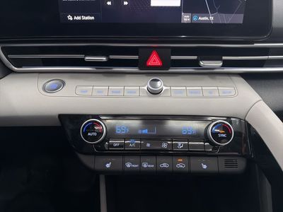 2023 Hyundai Elantra - Photo 35