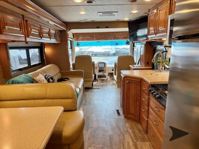 2016 Thor Motor Coach Palazzo — photo 8 view