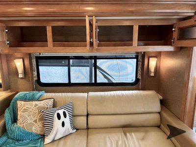2016 Thor Motor Coach Palazzo — photo 10 view